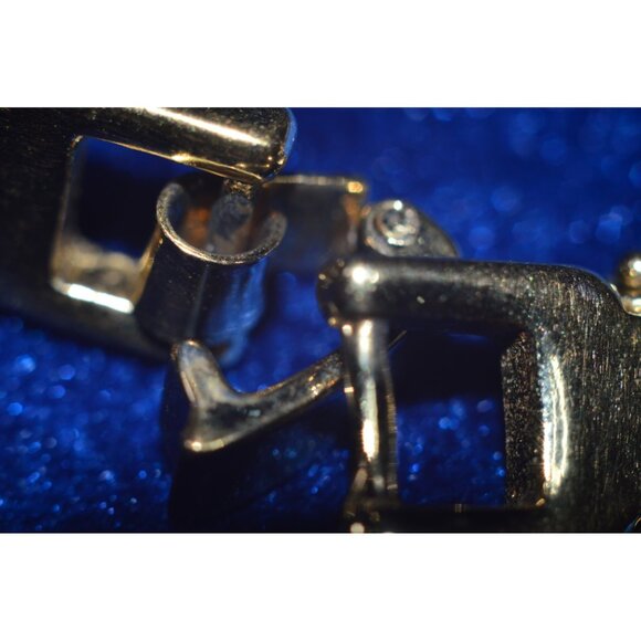 Premier Design Goldtone Bracelet With Iridescent Colors Costume Jewelry Clasp - Picture 5 of 9